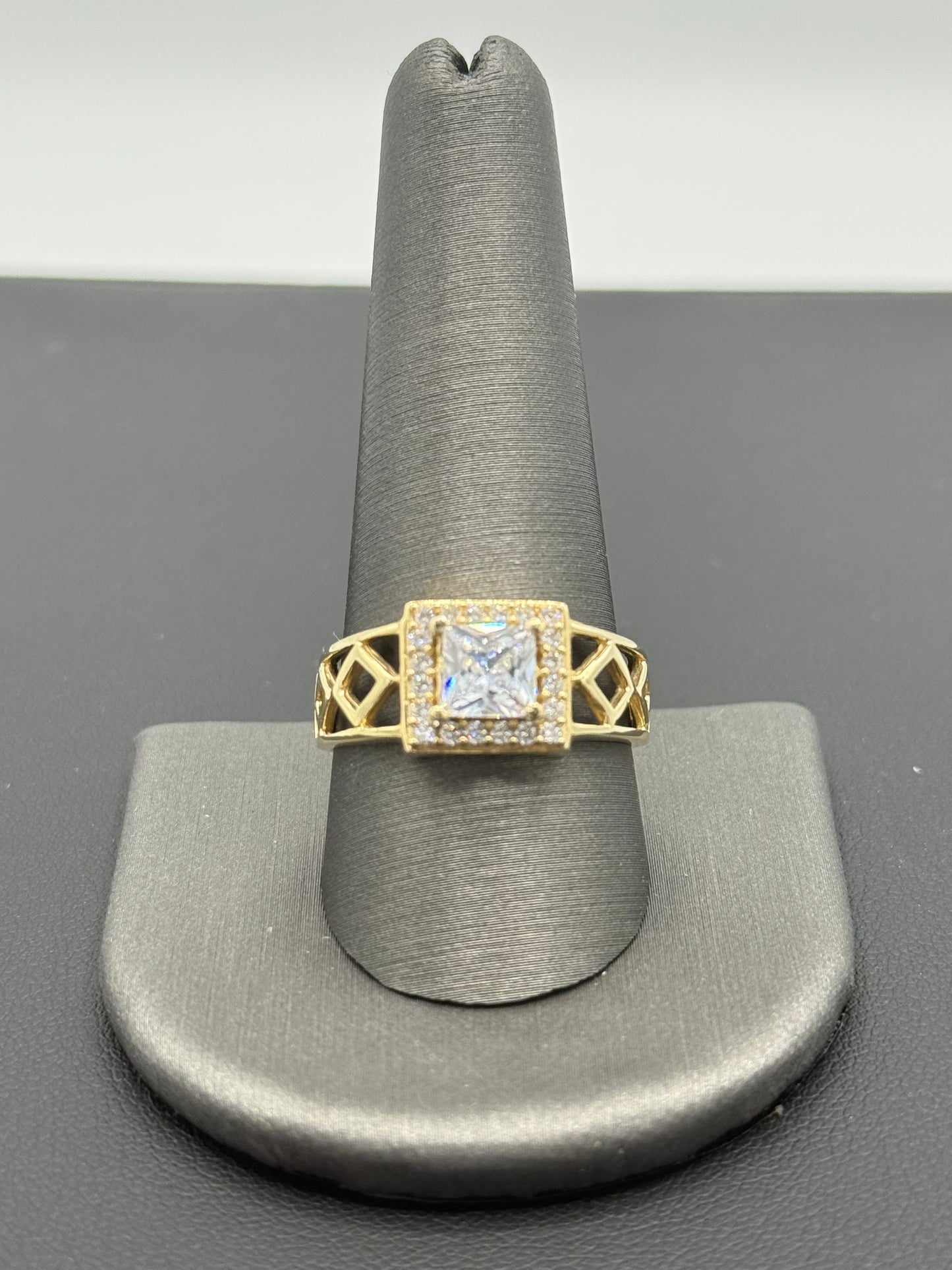 14K YELLOW GOLD MEN RING WITH SQUARE ZIRCONIA STONE