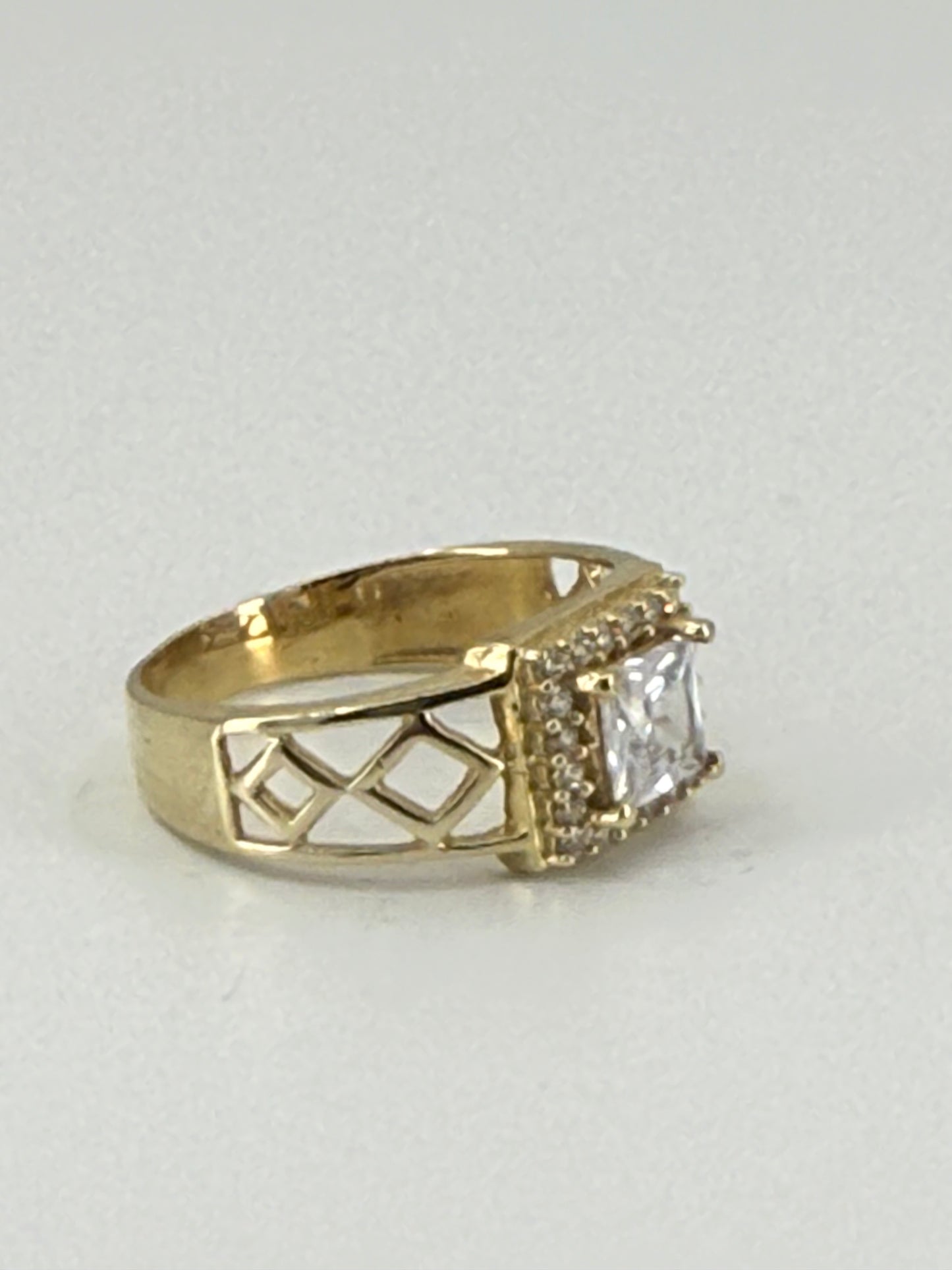 14K YELLOW GOLD MEN RING WITH SQUARE ZIRCONIA STONE