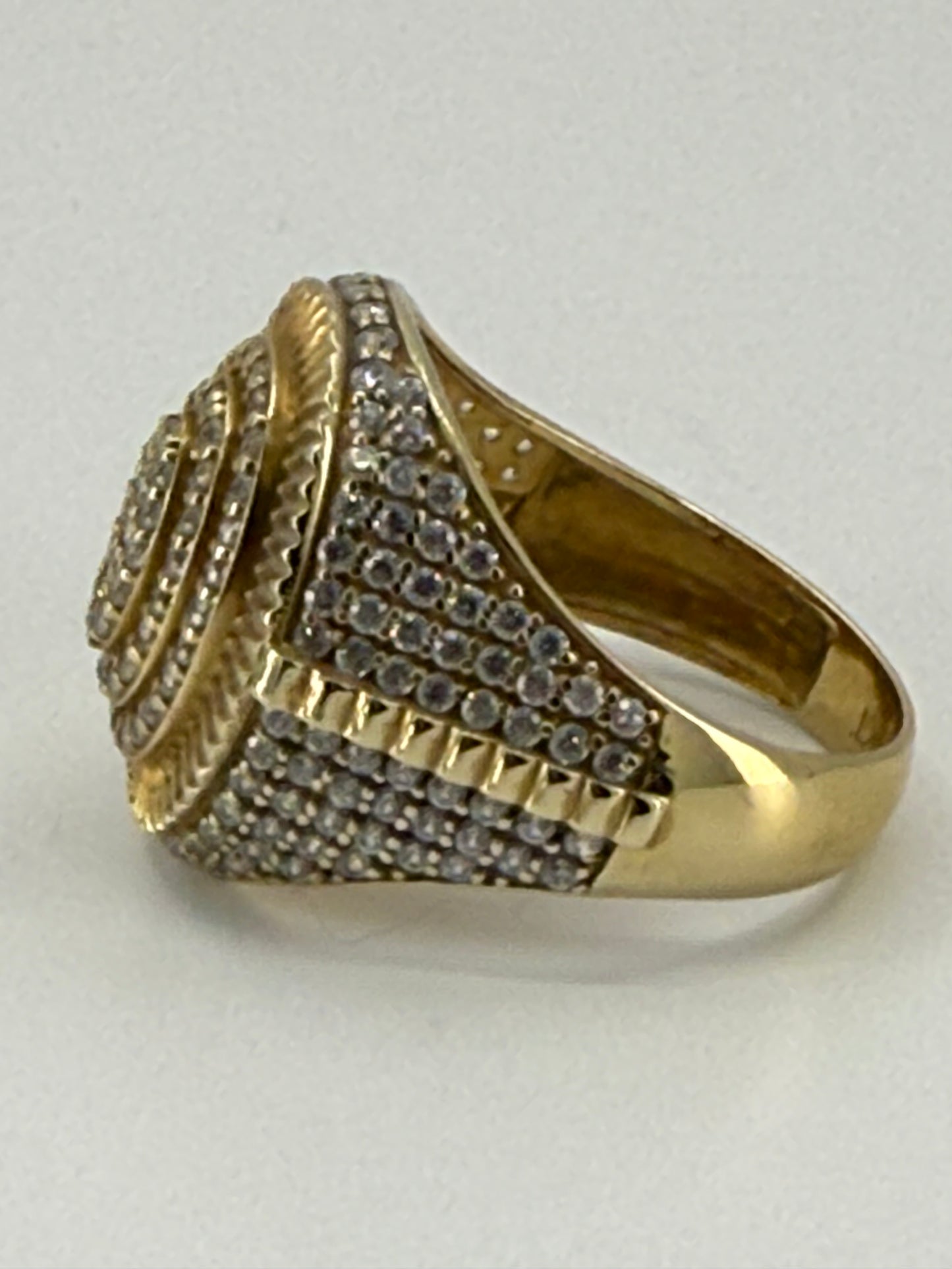 14K YELLOW GOLD MEN RING WITH LITTLE ROUND ZIRCONIA STONE