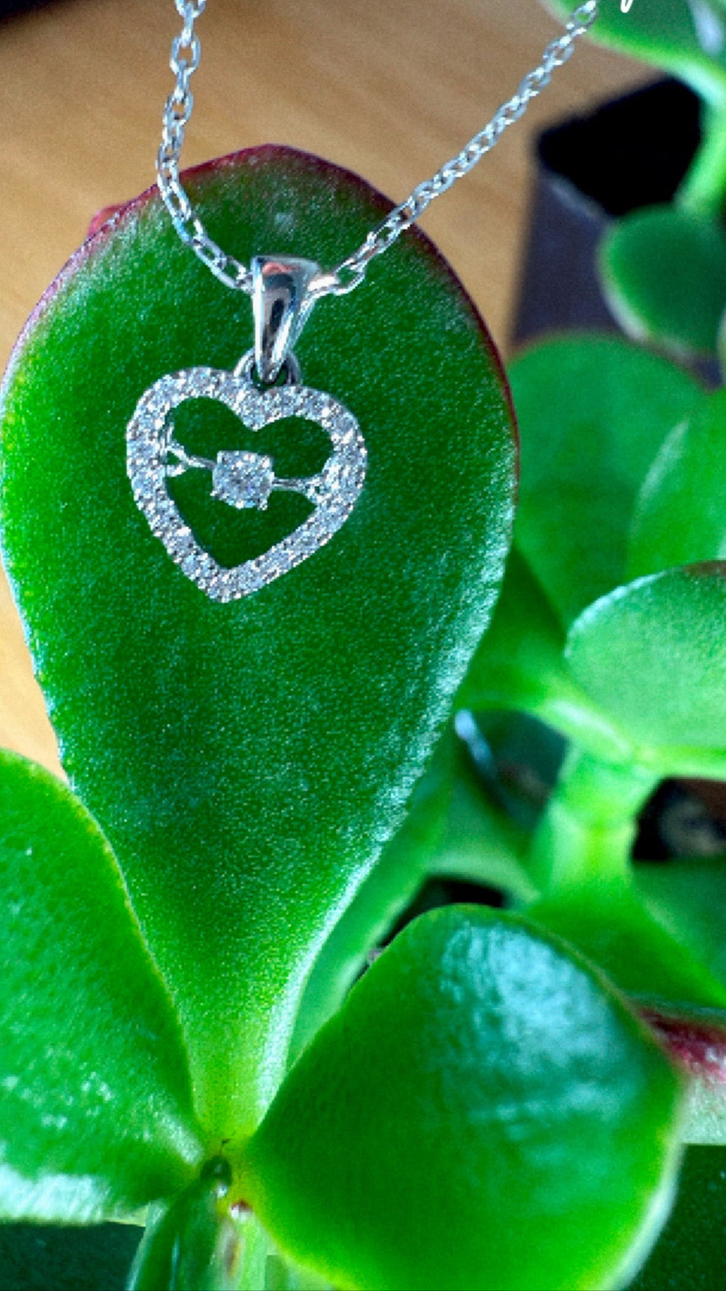 14K WHITE GOLD HEART DANCING NATURAL DIAMONDS PENDANT DIA - 0.09
