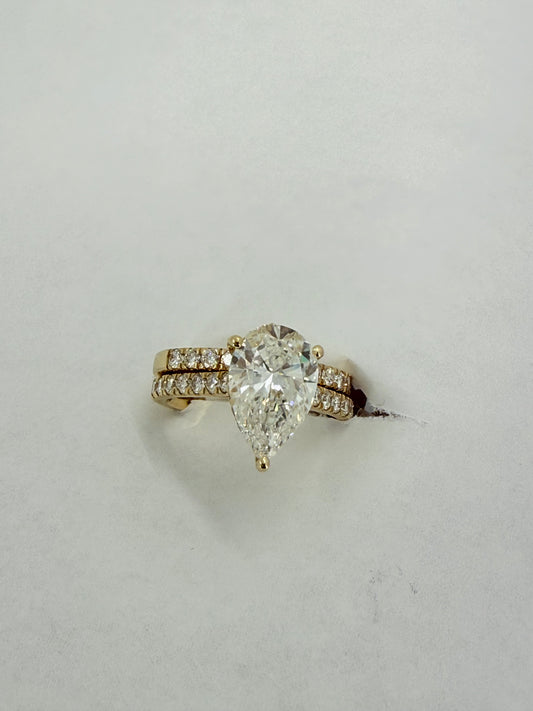 4K GOLD 2PCS  WEDDING RINGS  PEAR SHAPED&nbsp;  LAB GROWN DIAMONDS